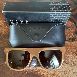 STEVIE - SALTED CARAMEL + BROWN GRADIENT - Diff Eyewear